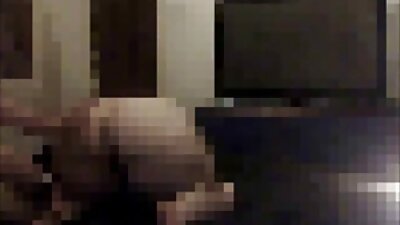 Случайка деб в секси черно бельо, изглеждащо секси порно клипове бг и съблазнително в леглото