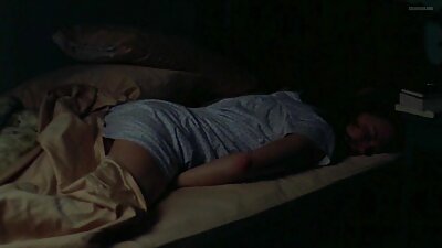 Mi Esposa Maka recostada sobre la cama en balgarsko porno lencería