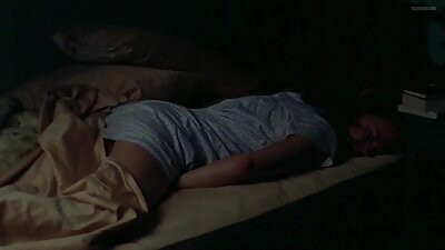 Mi Esposa Maka recostada sobre la cama en balgarsko porno lencería